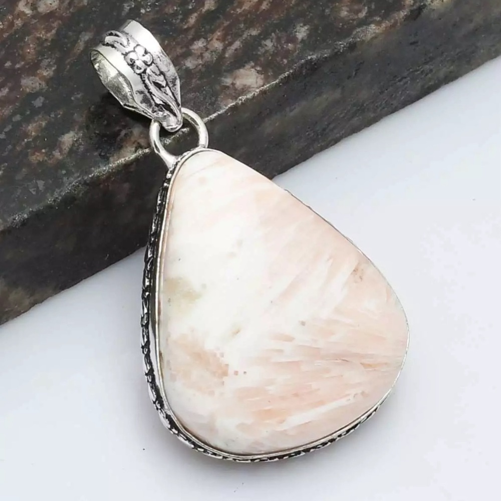 SCOLECITE PENDANT